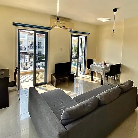 Dekhelia For 4 Persons Apartament Larnaca