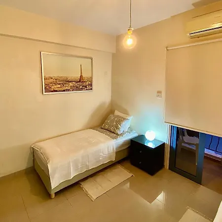 Dekhelia For 4 Persons Apartment Larnaka